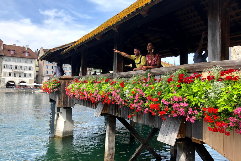 Lucerne: Private Walking Tour with Wine Tasting