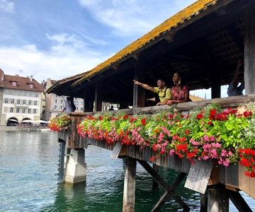 Lucerne: Private Walking Tour with Wine Tasting