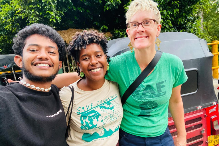 Kandy: Private Tuk Tuk Tour with Tea Tasting & Village Visit