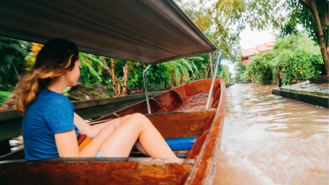 Damnoen Saduak Floating Market: Longtail Boat Ride