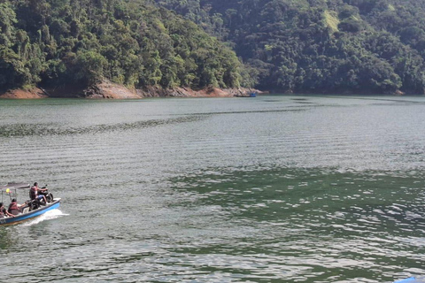 Embalse Amaní: Day Trip with Boat Ride, Kayak and Lunch
