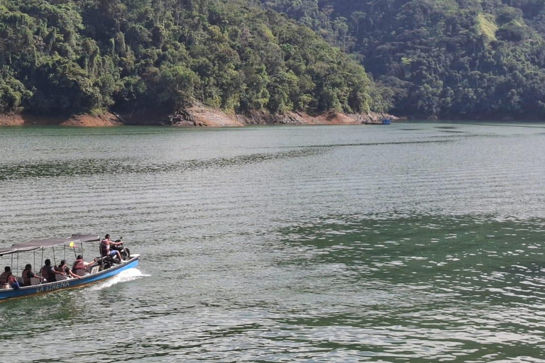 Embalse Amaní: Day Trip with Boat Ride, Kayak and Lunch