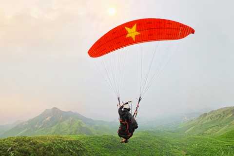 Fly Hanoi: Paragliding with Top Pilots & Roundtrip Transfer Standard Package: Flight with self-transportation