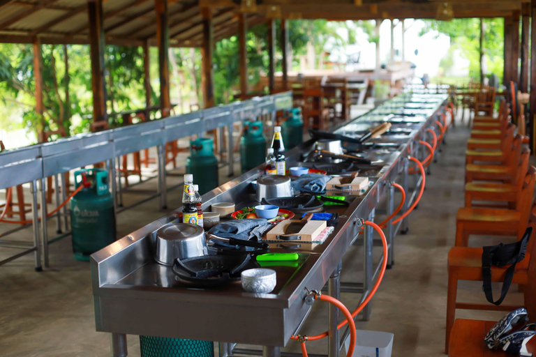 HALVDAGSKURS I MATLAGNING på The Rice Barn Thai Cooking FarmKrydda ditt liv och njut av spännande matlagning med oss