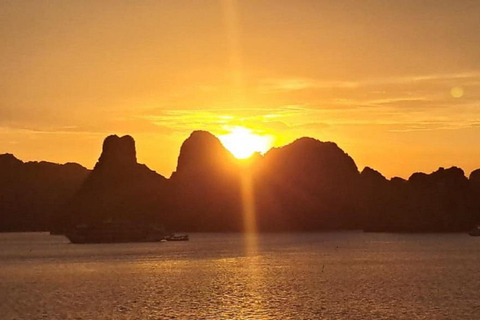 من هانوي: رحلة بحرية لمدة يومين في خليج لان ها بخمس نجوم مع شرفةFrom Hanoi: 2-Day Lan Ha Bay 5-Star Cruise with Balcony