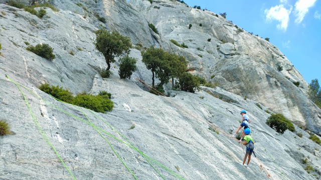 Visit Aix-en-Provence  Climbing class on the Sainte-Victoire in Aix-en-Provence