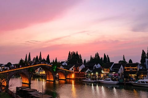 Zhujiajiao Private Tour: Sunset Boat & Lantern-Lit Canals
