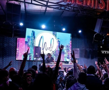Nairobi: tour della vita notturna con cena, bevande e ingresso in discoteca