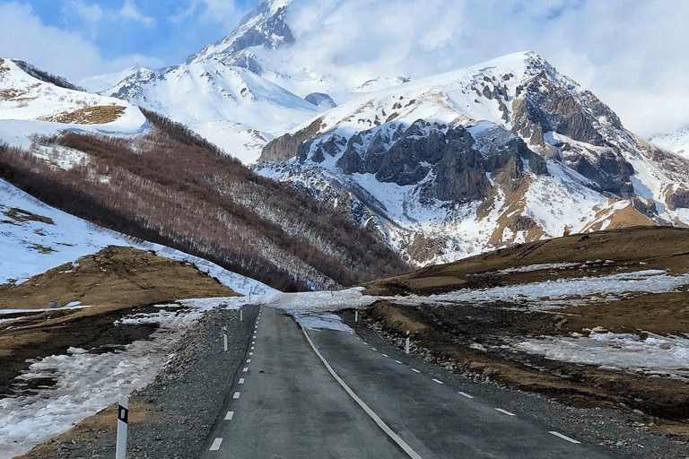 Von Tiflis aus: Gudauri, Kazbegi TourVon Tiflis aus: Private Tour Gudauri, Kazbegi