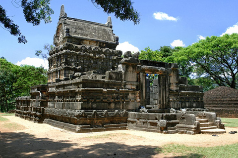From Colombo To Polonnaruwa Transfer with Sightseeing Stops