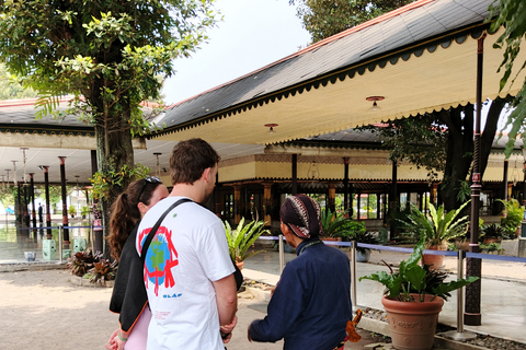 Yogyakarta Palace and Watercastle Guided Tour Private Transfer: Palace & Water castle Guided Tour