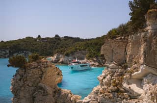 Corfú: Paxos, Antipaxos y las cuevas azules ¡Navega con comodidad!