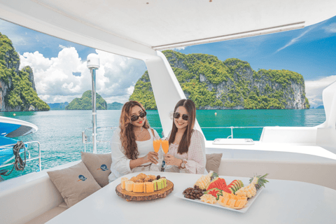 Phuket: Excursão privada de catamarã de luxo às ilhas Coral ou MaitonMeio dia de manhã - 5 horas