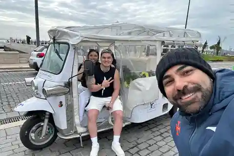 Discover beautiful Lisbon aboard a tuk tuk