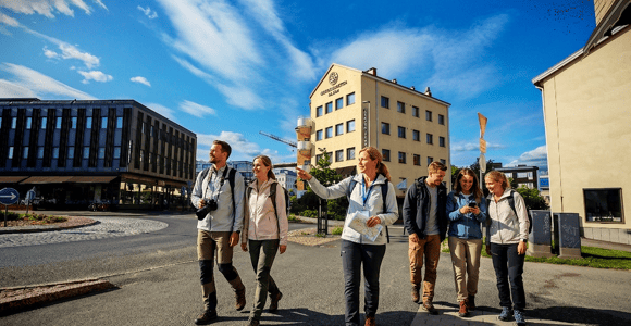 Rovaniemi: Guided City Walking Tour of Highlights