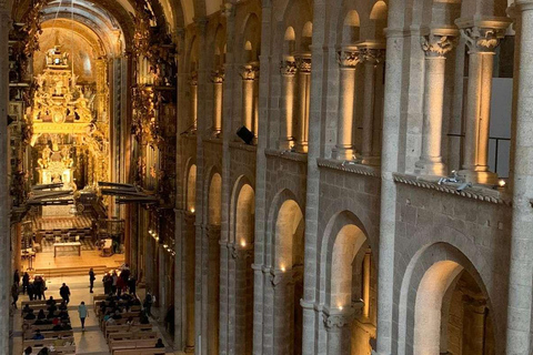 Santiago de Compostela & Vigo: Full-Day Tour from Porto