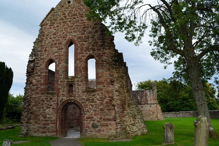 Inverness: Loch Ness Cruise, Castle, and Outlander Tour