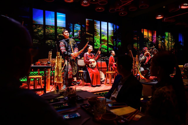 Ho Chi Minh: Chao Show Traditional Music & Cusine Experience