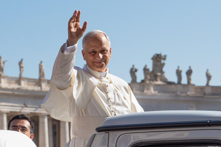 Rome: Papal Audience with Guide and Priority Entry Papal Audience + Small Group