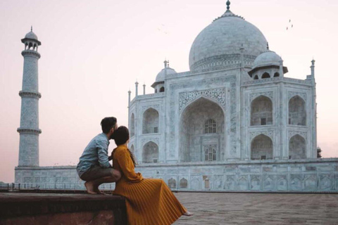 Wycieczka po Tadź Mahal, Czerwonym Forcie i grobowcu Itimada z Delhi z 5-gwiazdkowym obiademZ Delhi: prywatny samochód i przewodnik na wycieczkę (bez biletów i lunchu)