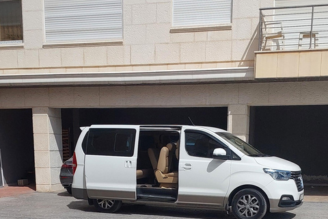 Alquila un coche con conductor para visitar todo Jordania desde Ammán.Por Un Día Coche Con Conductor.