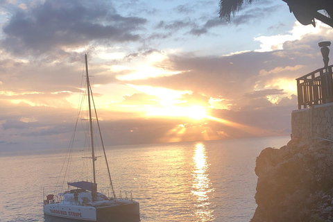 Catamarancruise bij zonsondergang en Ricks-cafétour