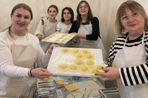 Nápoles: Clase de Cocina de Pasta y Tiramisú con Vino