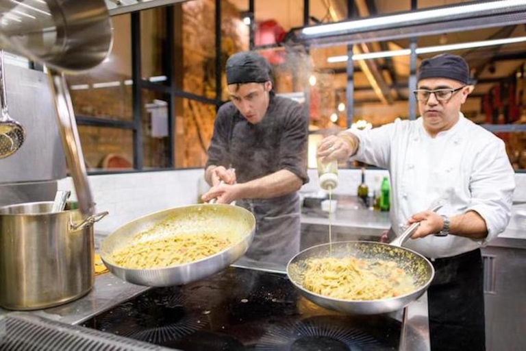 Rzym: Rzymska restauracja z jedzeniem i winemMenu Gold (3 dania)