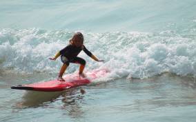Tel Aviv: Professional Surfing Lessons at Beach Club TLV