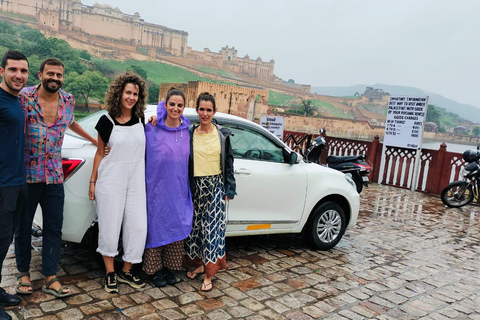 من دلهي: خدمة نقل خاصة من دلهي إلى جايبور في سيارة مكيفةنقل خاص بواسطة AC Car &amp; Driver