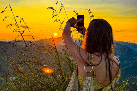 Ella: Passeio de Tuk Tuk ao pôr do sol com caminhada no Pico do Pequeno Adão