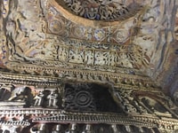Chanson dans la fraternité du temple Wrode Paya en voiture de la ville - Housity