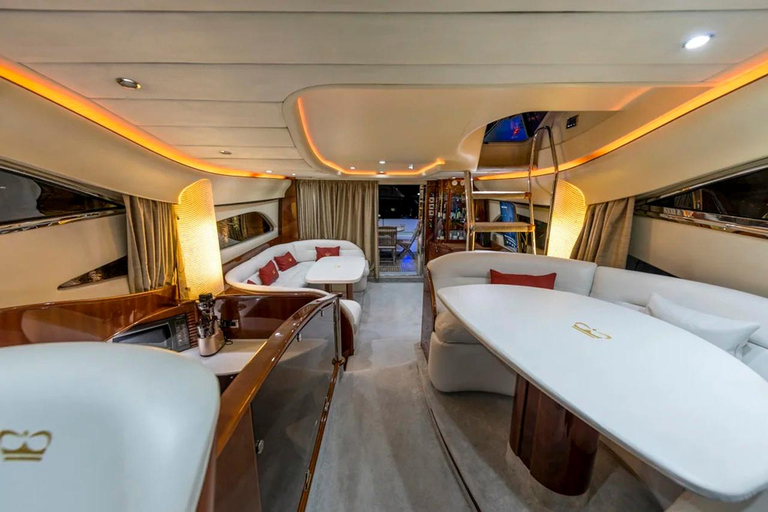 Cape Town: 3-Hour Private Luxury Yacht Charter with Drinks