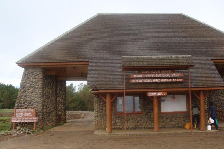 Da Nairobi: Escursione di un giorno sul Monte Kenya con trasferimenti