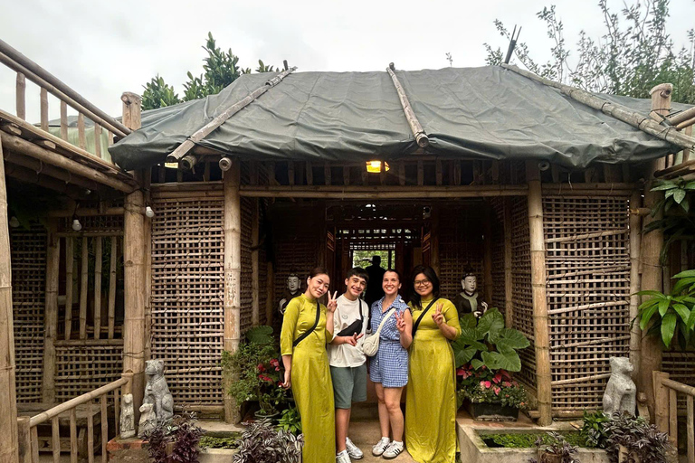Hanoi Jeep Tour Private: Hidden Art House & Custom Route Private tour for 2 people