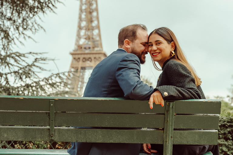 Paris: Eiffel Tower Street Photoshoot Paris: Eiffel Tower 15m Photoshoot - 5 Photos