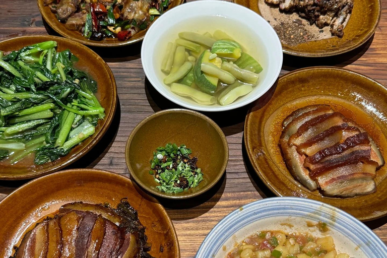 桂林至三江：东村、当地午餐和茶山其他语言的导游