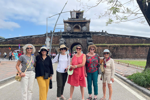 Excursión por la ciudad de Hue con traslado a Hoi An o Danang en coche privadoVisita a la ciudad de Hue con guía