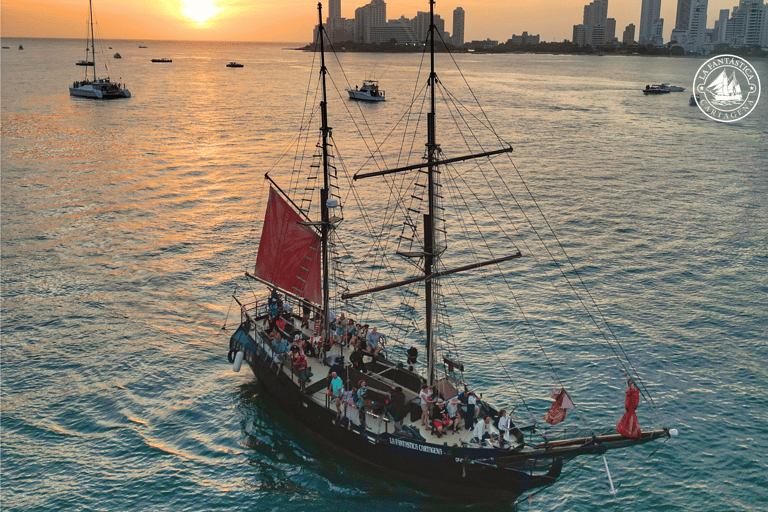 Cartagena, CO: Sunset Skyline Pirate Boat Tour met Open Bar