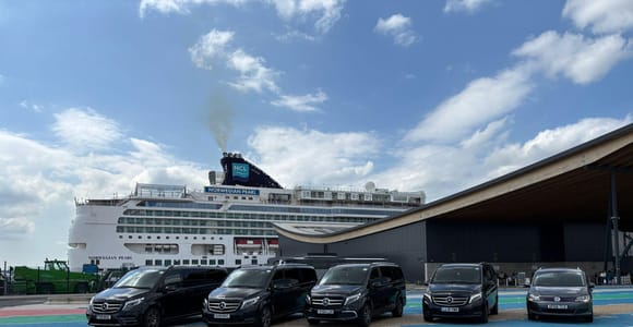 London zum Hafen von Southampton – optional über Stonehenge