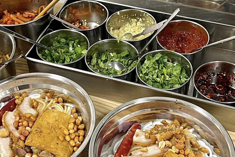 Guilin: Full-Day City Walk Tour with Reed Flute Cave Visit