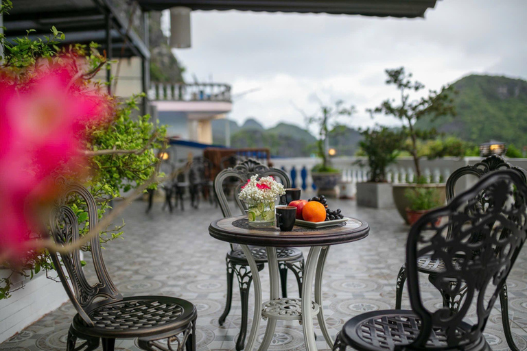 2-tägige Ha Long Bay Island Cruise Tour mit einem 3-Sterne-Kreuzfahrtschiff