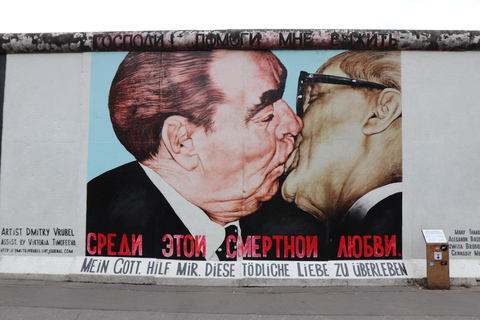 Berlin: Sachsenhausen Camp & East Side Gallery Tour English option
