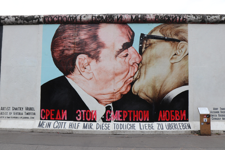 Berlin: Sachsenhausen Camp & East Side Gallery Tour English option