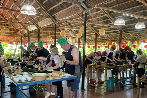 Hoi An: Market Tour, Cooking Class, and Basket Boat