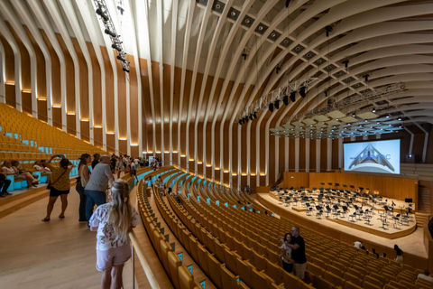 Valencia: Visit the Palau de Les Arts with an audio guide. Valencia: Check out the Palau de Les Arts with an audio guide.