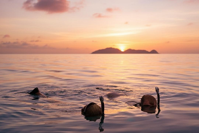 Hurghada: Couples & Families Sunset Cruise with Dinner