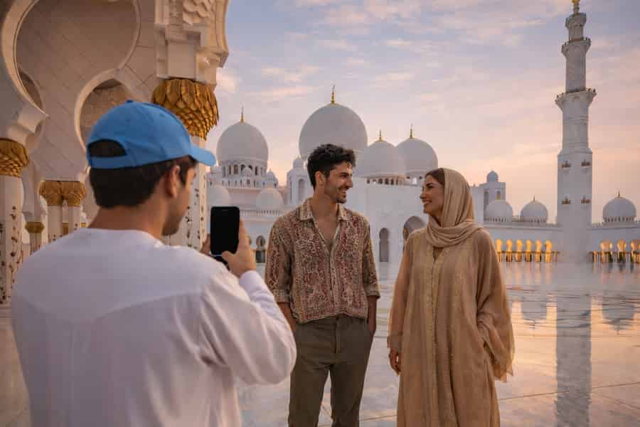 Von Dubai: Abu Dhabi & Scheich-Zayid-Moschee Tour. Foto: GetYourGuide Von Dubai: Abu Dhabi & Scheich-Zayid-Moschee Tour. Foto: GetYourGuide