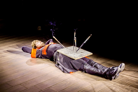 Istanbul: Luxury Dinner Cruise Pickup Include Menu + Soft drinks + Meeting point