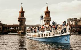 3-hour sightseeing boat trip (Berlin roundtrip)